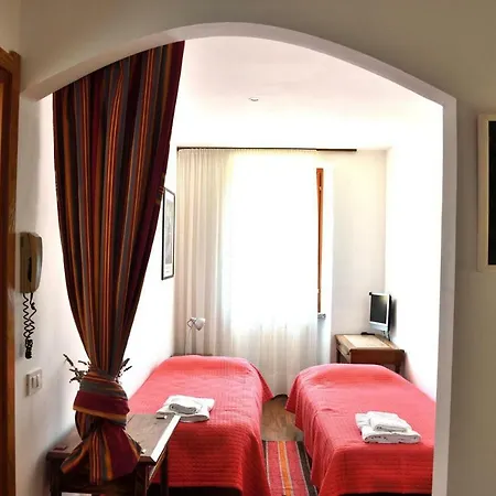 Ada Argegno, Lake Como View آرجينيو
